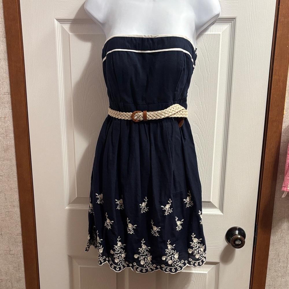 Elegant Navy Strapless Dress with Embroidered Details - plz read description